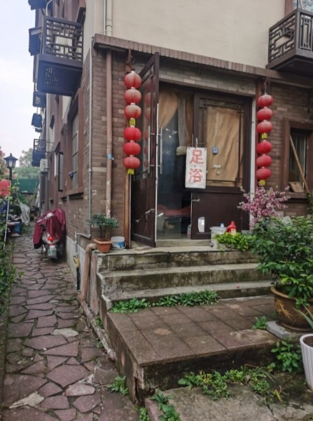 100 西溪路 直接去，有门面